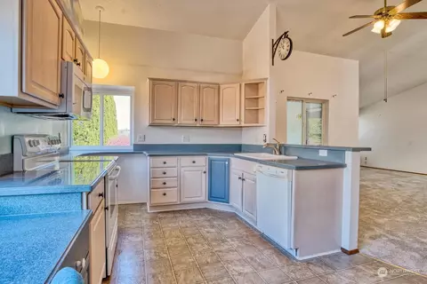 Kitchen - 852 E Cedar St, Sequim, WA 98382 photo 2 of 2