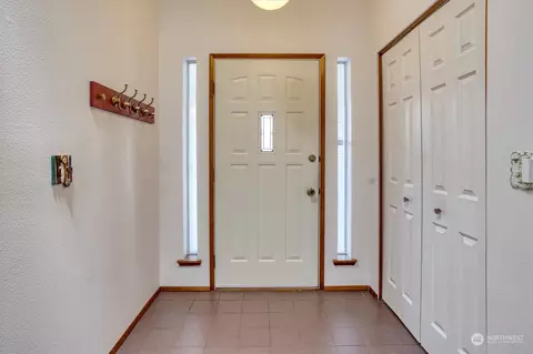 Entry Way - 852 E Cedar St, Sequim, WA 98382 photo 1 of 1