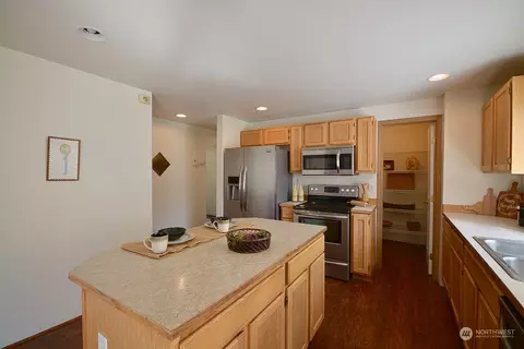 Kitchen - 1218 185th St E, Spanaway, WA 98387 photo 2 of 4