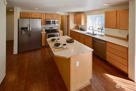 Kitchen - 1218 185th St E, Spanaway, WA 98387 photo 3 of 4