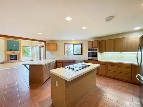 Kitchen - 972 Doe Run Rd, Sequim, WA 98382 photo 2 of 3