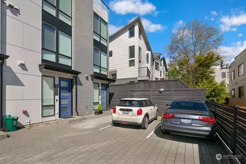 Exterior - 4210 Evanston Ave N #D, Seattle, WA 98103 photo 4 of 4