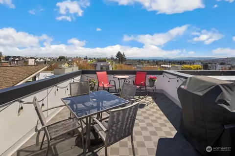 Exterior - 4210 Evanston Ave N #D, Seattle, WA 98103 photo 3 of 4