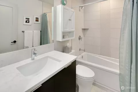 Bath - 4210 Evanston Ave N #D, Seattle, WA 98103 photo 2 of 2