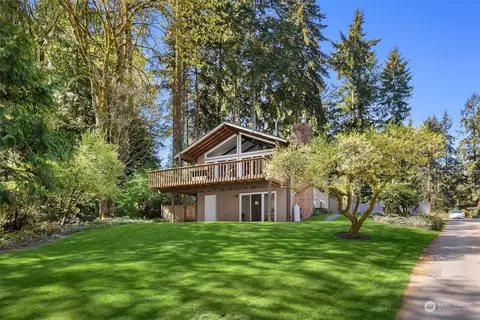 8880 Ferncliff Ave NE, Bainbridge Island, WA 98110