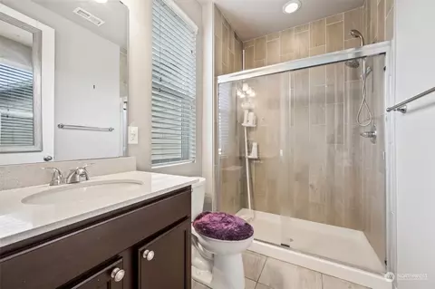 Bath - 217 Gipple St NE, Orting, WA 98360 photo 2 of 6