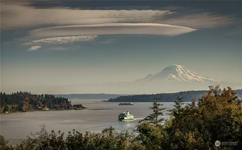 4544 Island Ave NE, Bainbridge Island, WA 98110