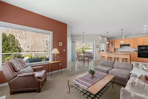 Living - 325 Beach Dr, Orondo, WA 98843 photo 2 of 5