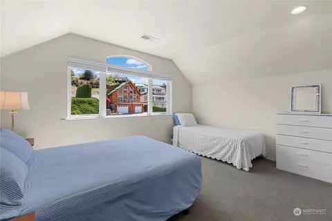 Bedroom - 325 Beach Dr, Orondo, WA 98843 photo 4 of 5