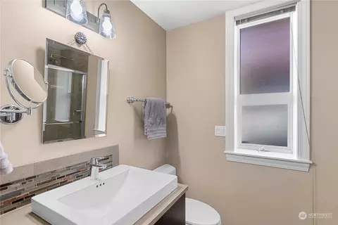 Bath - 325 Beach Dr, Orondo, WA 98843 photo 3 of 3