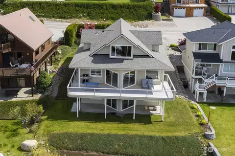 Exterior - 325 Beach Dr, Orondo, WA 98843 photo 2 of 12