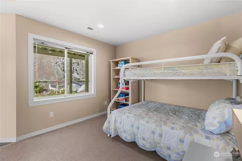 Bedroom - 325 Beach Dr, Orondo, WA 98843 photo 5 of 5