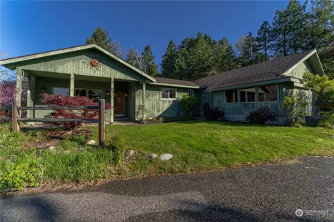 732 N Golf Course Dr, Chelan, WA 98816
