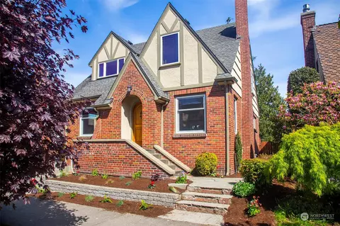 6816 Dayton Ave N, Seattle, WA 98103