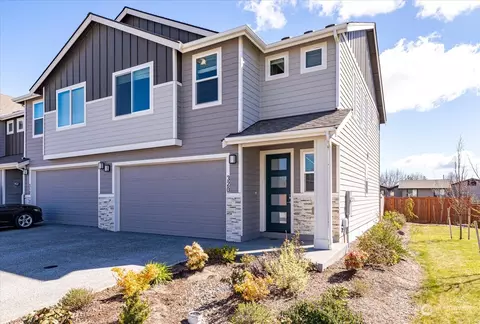 320 SW Ballast Way, Oak Harbor, WA 98277