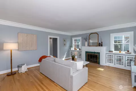 Living - 1019 Colby Ave, Everett, WA 98201 photo 1 of 5