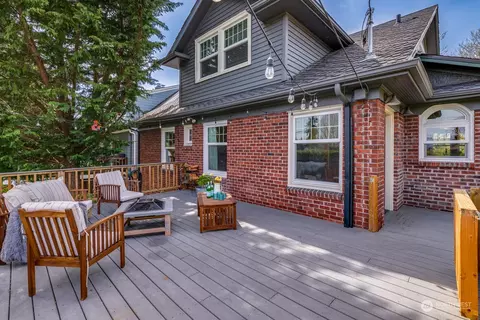 Exterior - 1019 Colby Ave, Everett, WA 98201 photo 5 of 10