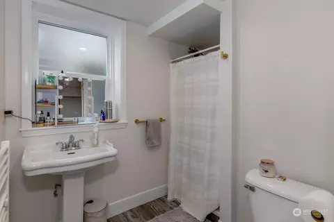 Bath - 1019 Colby Ave, Everett, WA 98201 photo 4 of 4