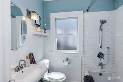 Bath - 1019 Colby Ave, Everett, WA 98201 photo 1 of 4
