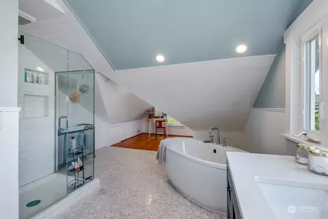 Bath - 1019 Colby Ave, Everett, WA 98201 photo 3 of 4