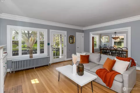 Living - 1019 Colby Ave, Everett, WA 98201 photo 2 of 5