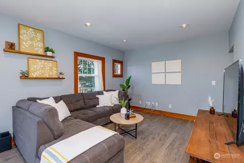 Living - 1019 Colby Ave, Everett, WA 98201 photo 4 of 5