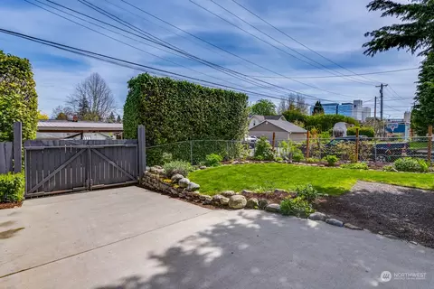 Exterior - 1019 Colby Ave, Everett, WA 98201 photo 7 of 10