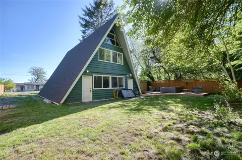 1392 Peltier Dr, Point Roberts, WA 98281