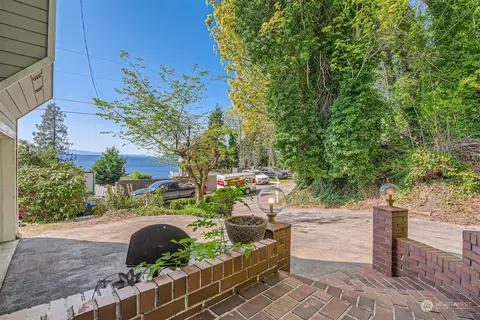 Exterior - 12331 Possession Ln, Edmonds, WA 98026 photo 7 of 9