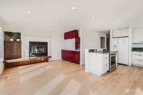 Kitchen - 12331 Possession Ln, Edmonds, WA 98026 photo 4 of 5
