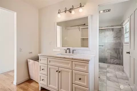 Bath - 12331 Possession Ln, Edmonds, WA 98026 photo 1 of 2