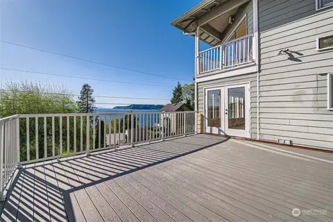 Exterior - 12331 Possession Ln, Edmonds, WA 98026 photo 5 of 9