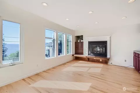 Living - 12331 Possession Ln, Edmonds, WA 98026 photo 1 of 2