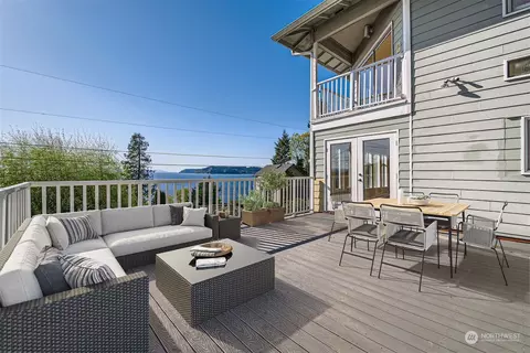 Exterior - 12331 Possession Ln, Edmonds, WA 98026 photo 4 of 9