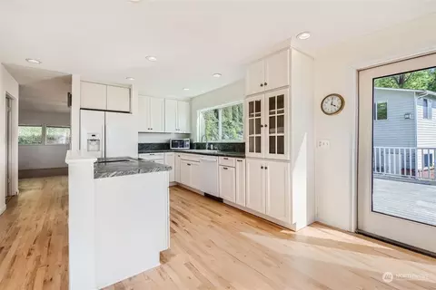 Kitchen - 12331 Possession Ln, Edmonds, WA 98026 photo 2 of 5