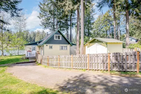 19122 21st St SW, Lakebay, WA 98349