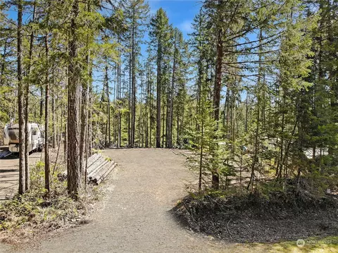 121 Dogleg Pl, Hoodsport, WA 98548