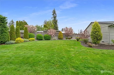 Exterior - 23532 1st Pl W, Bothell, WA 98021 photo 5 of 11