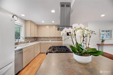 Kitchen - 23532 1st Pl W, Bothell, WA 98021 photo 4 of 4