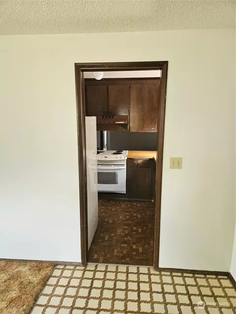 Kitchen - 16616 17th Ave E, Spanaway, WA 98387 photo 1 of 4