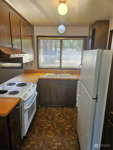 Kitchen - 16616 17th Ave E, Spanaway, WA 98387 photo 3 of 4