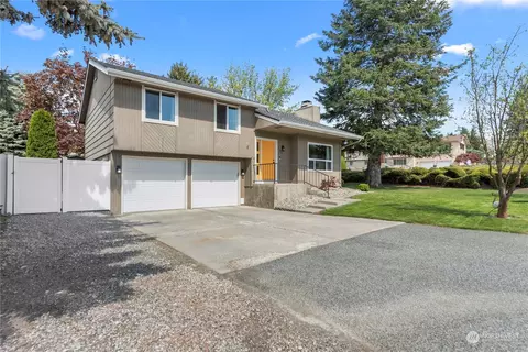 735 11th St NE, East Wenatchee, WA 98802