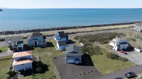1461 Ocean Crest Ave SW, Ocean Shores, WA 98569