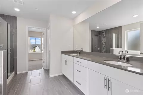 Bath - 23317 41st Dr SE, Bothell, WA 98021 photo 3 of 4