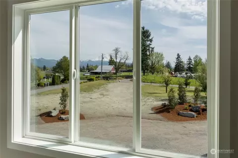 Living - 20514 SE 424th St, Enumclaw, WA 98022 photo 2 of 2