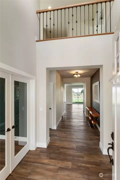 Entry Way - 20514 SE 424th St, Enumclaw, WA 98022 photo 2 of 4