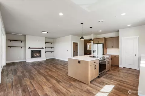Kitchen - 20514 SE 424th St, Enumclaw, WA 98022 photo 3 of 4