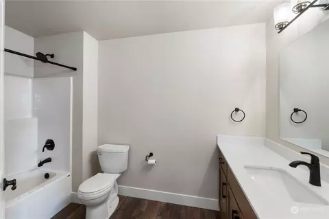 Bath - 20514 SE 424th St, Enumclaw, WA 98022 photo 2 of 4