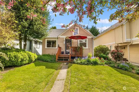 12042 40th Ave NE, Seattle, WA 98125