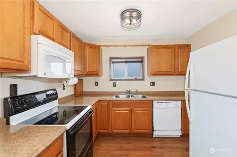 Kitchen - 1217 Orting Kapowsin Hwy E, Orting, WA 98360 photo 1 of 3